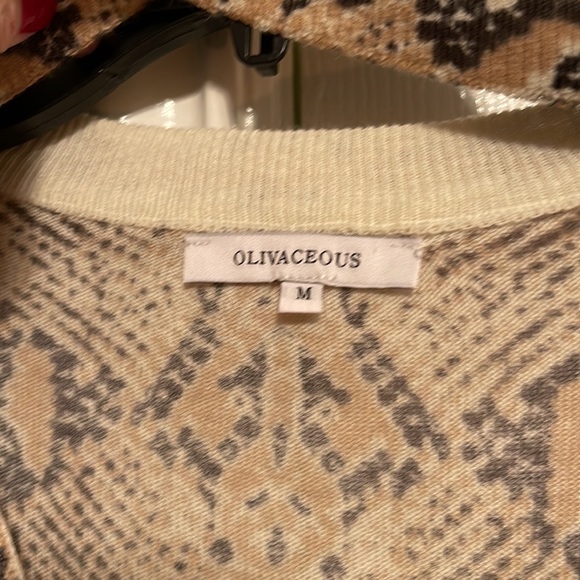 Snake print sweater with neck cutout - Picture 4 of 4